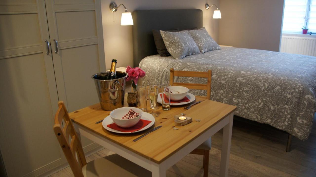 Aparthotel Les Petits Nids De Nina 1 Fosses-La-Ville Zewnętrze zdjęcie